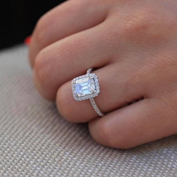 Beautiful Zirconia Emerald Cut Ring with half Pave Stones on each side - Picture 2 of 4